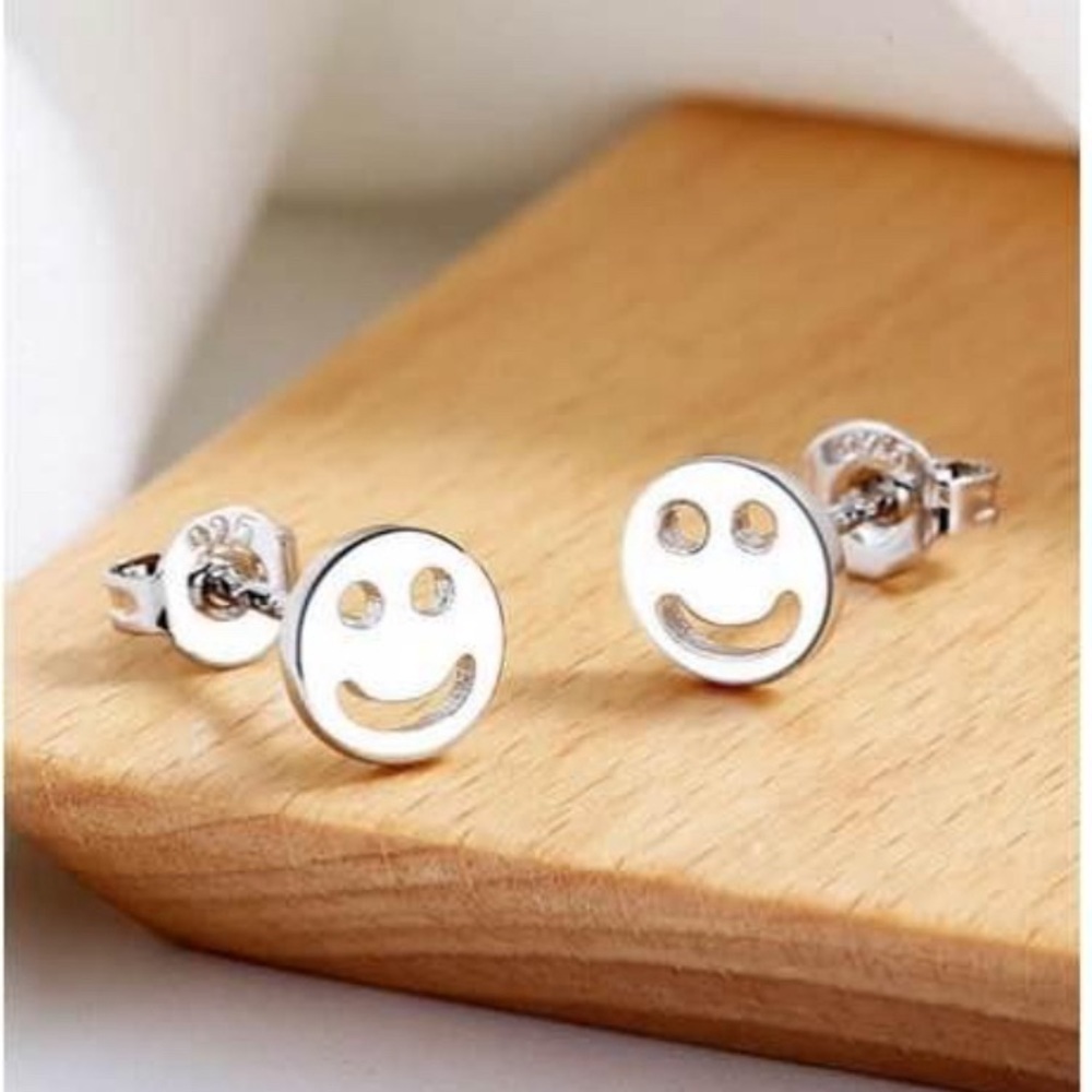 Sterling Silver .925 Small Happy Face Stud Earrings